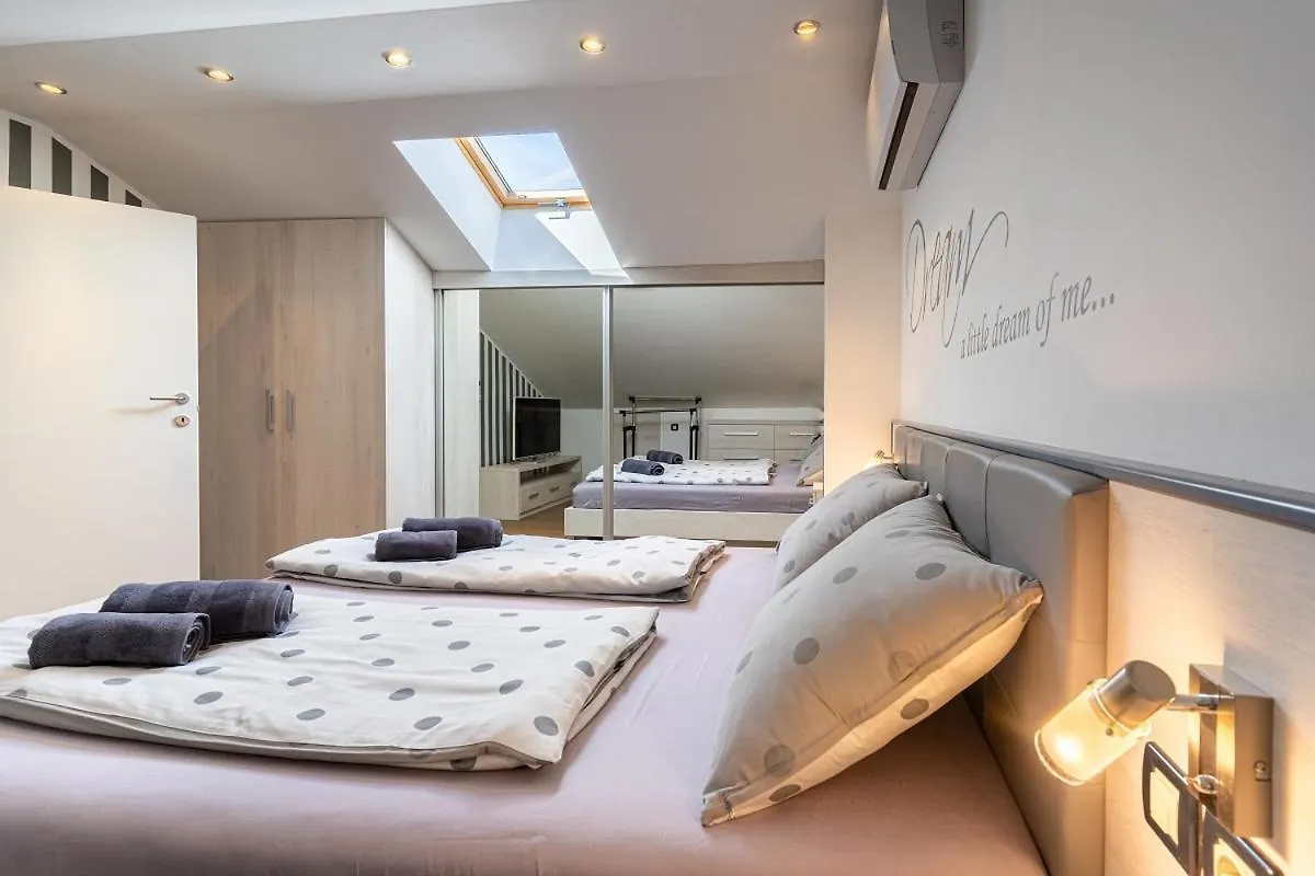 Apartman Kula Cres 0*,  Croatia